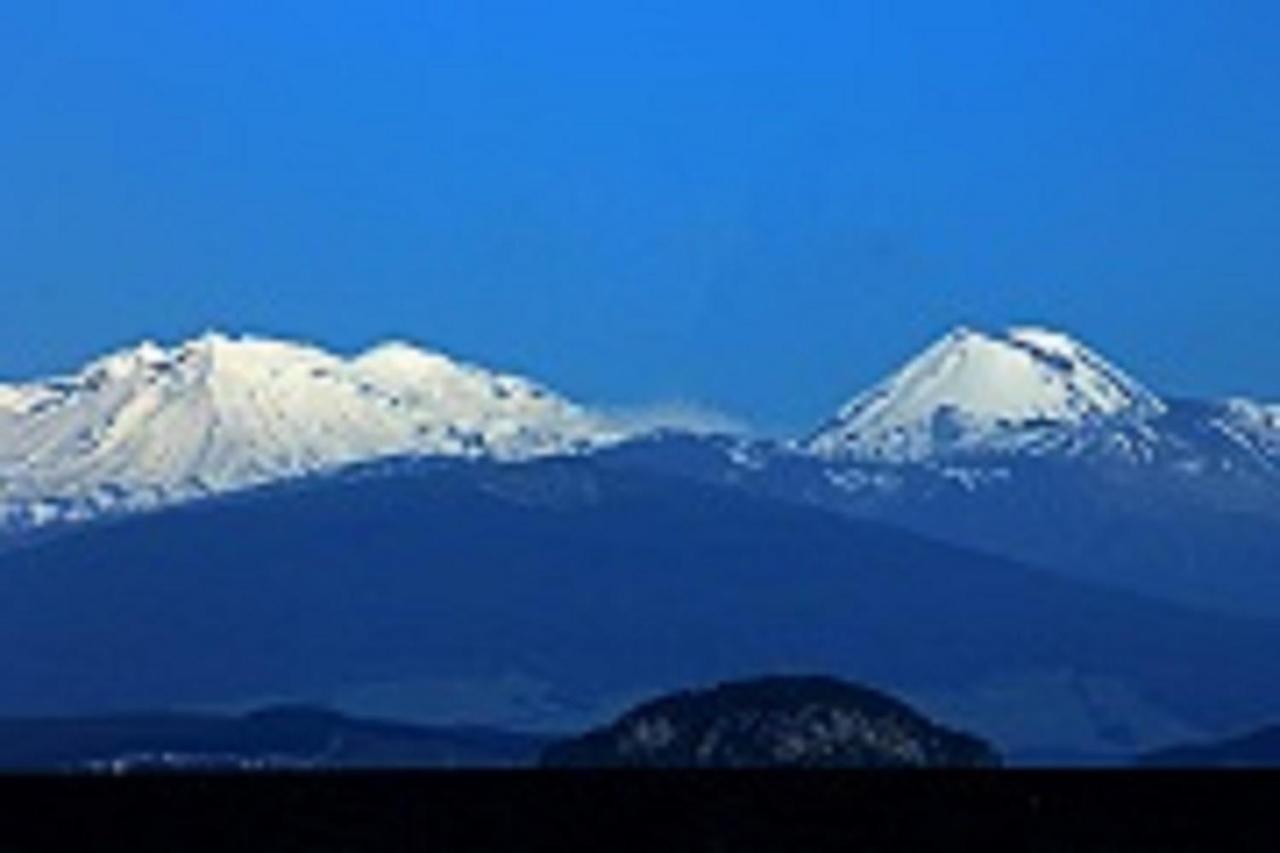 Acacia Lake View Motel Таупо Екстер'єр фото