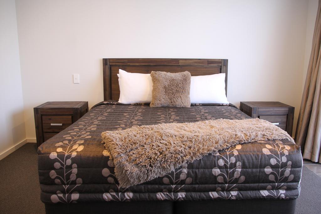 Acacia Lake View Motel Таупо Екстер'єр фото
