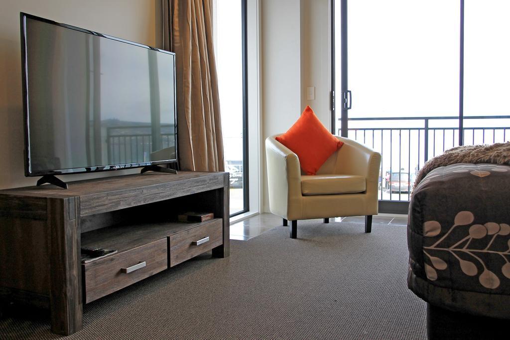 Acacia Lake View Motel Таупо Екстер'єр фото