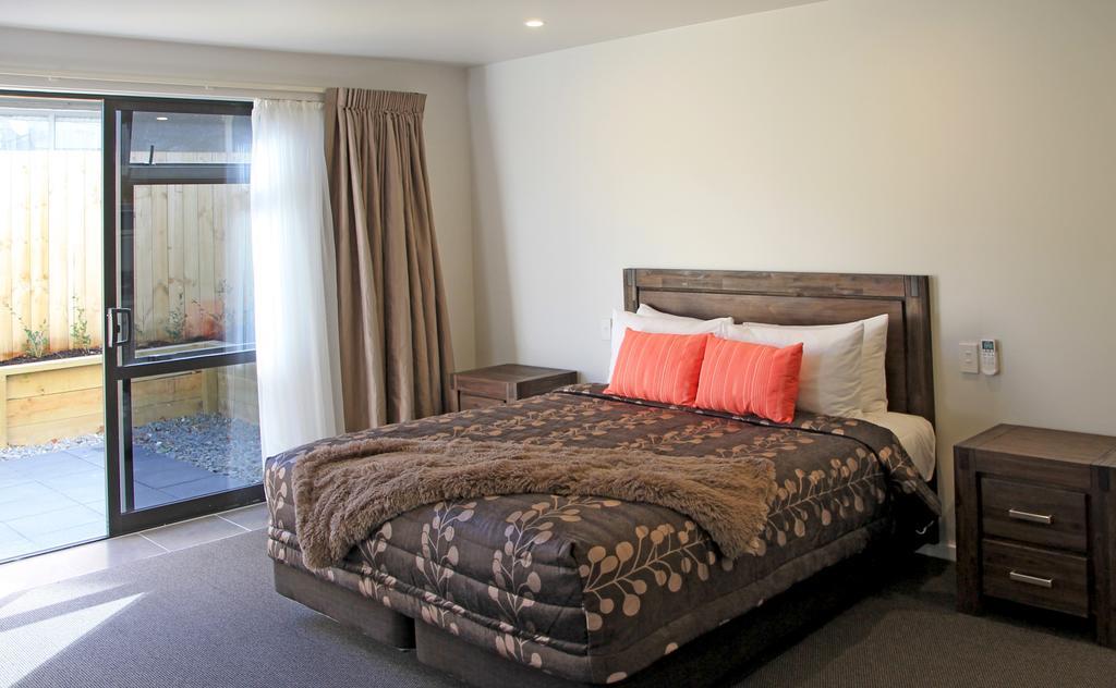 Acacia Lake View Motel Таупо Екстер'єр фото