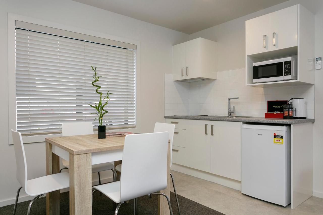 Acacia Lake View Motel Таупо Екстер'єр фото