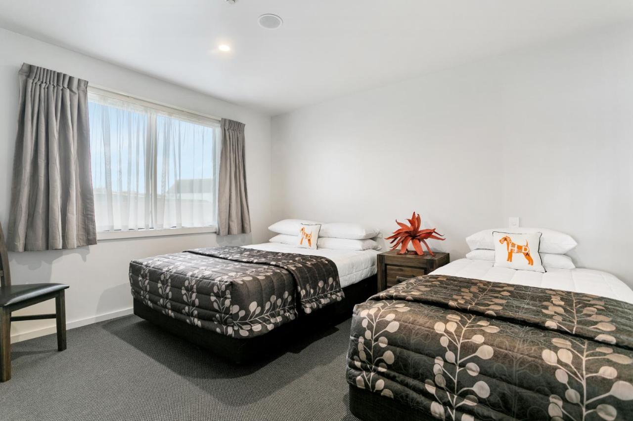 Acacia Lake View Motel Таупо Екстер'єр фото