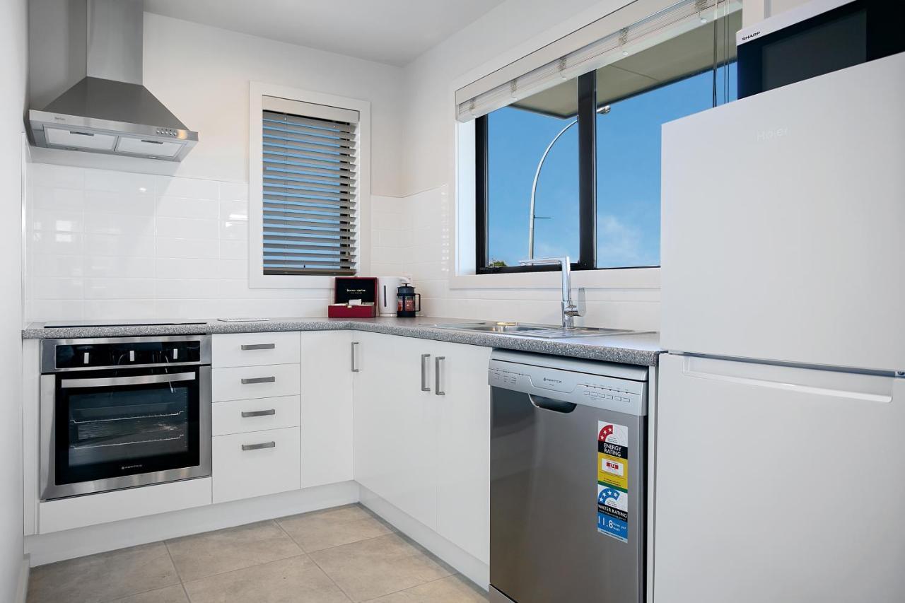 Acacia Lake View Motel Таупо Екстер'єр фото