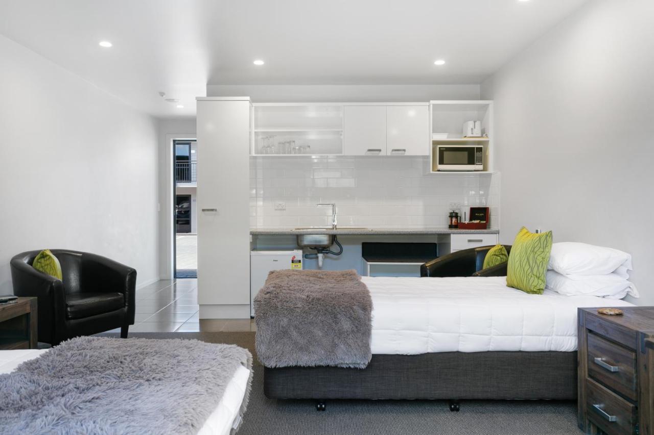 Acacia Lake View Motel Таупо Екстер'єр фото