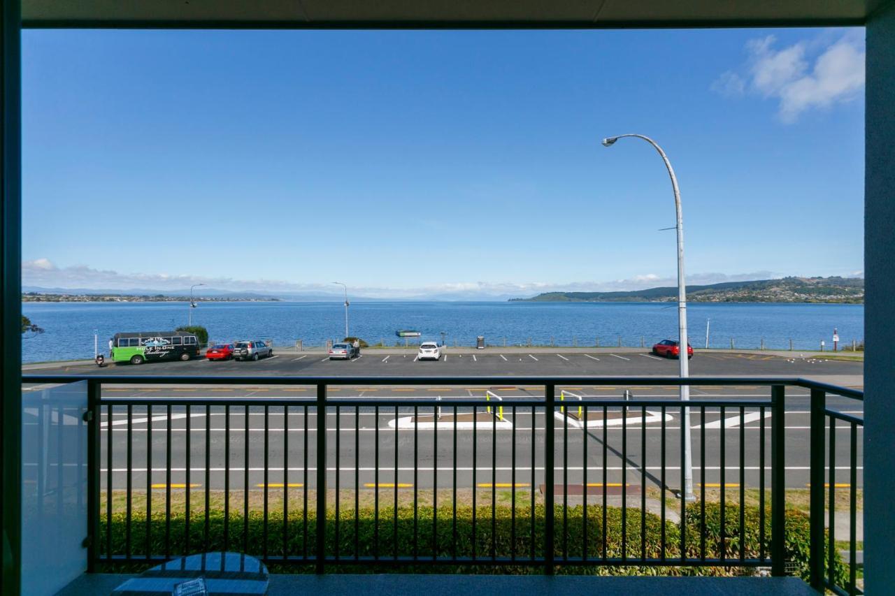 Acacia Lake View Motel Таупо Екстер'єр фото